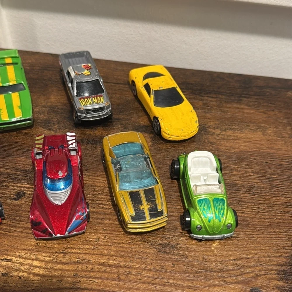 Bundle of 10 Hotwheels / unbranded From year early 2000's